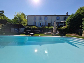 Spacieuse maison avec piscine et parc de 6000 m2